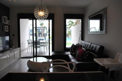 Første etasje leilighet i Oasis Beach La Zenia 5 Nº 009 in España Casas